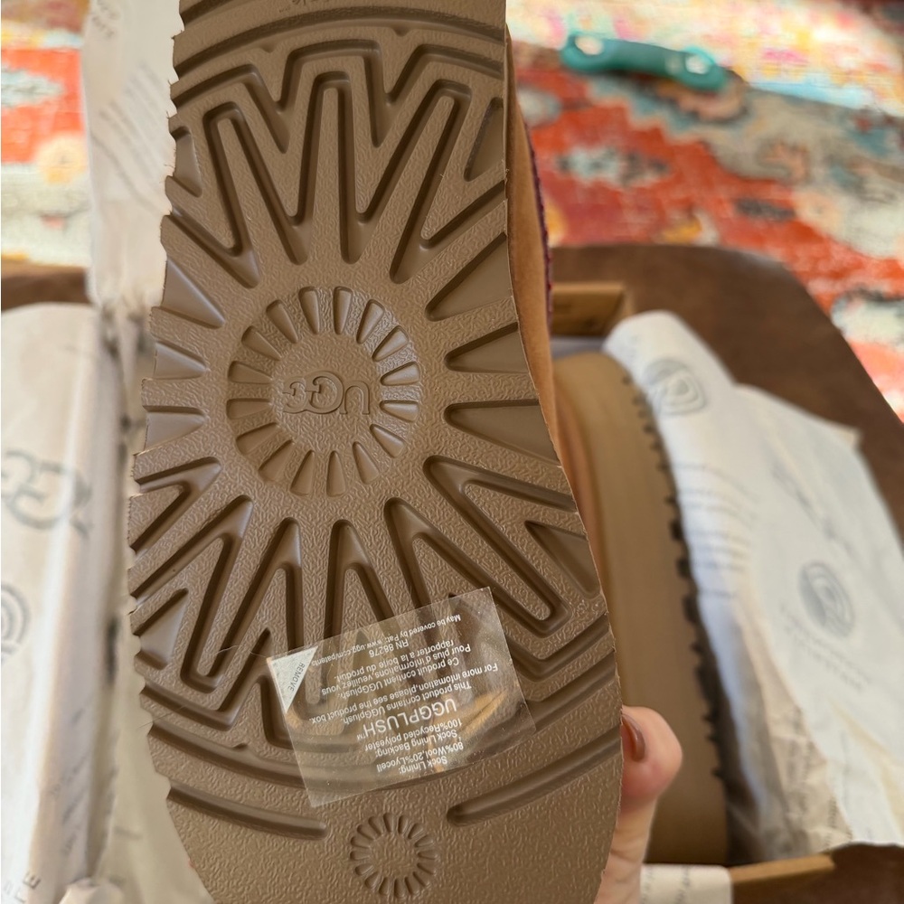 UGG TAZZ chestnut Suede with distinctive Ugg trim - Picture 6 of 7